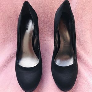Nine West black pumps